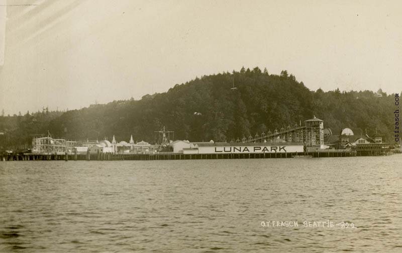 322 - Untitled Image of Luna Park